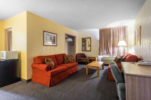 Hotel Rodeway Inn & Suites Colorado Springs