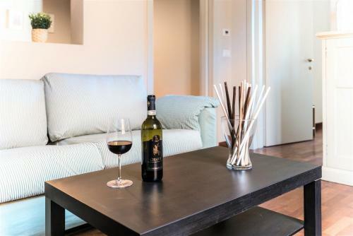 Hostly - La Pera Suite Apartment - 2 Bedrooms, Full Center