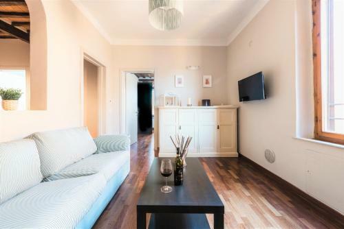 Hostly - La Pera Suite Apartment - 2 Bedrooms, Full Center