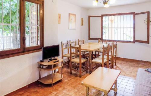 Stunning Home In Pe��scola With 3 Bedrooms