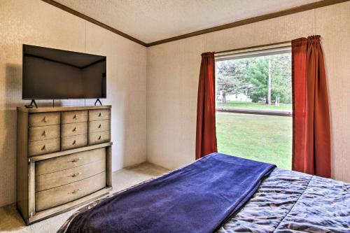 Quaint Pequot Home Less Than 1 Mi From Lake Access!