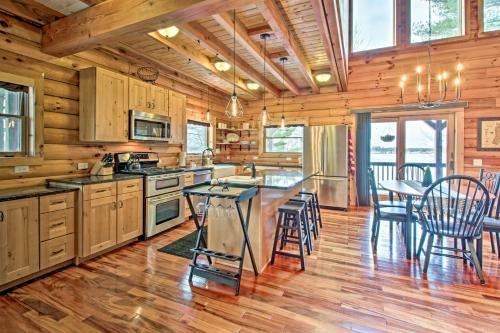 Modern Log Cabin With Rec Room, Steps To Lake!