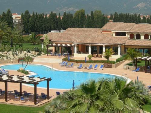 Lovely Apartment In Sardegna With Shared Garden
