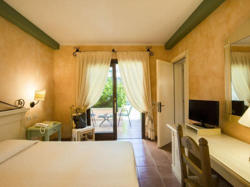 Lovely Apartment In Sardegna With Shared Garden