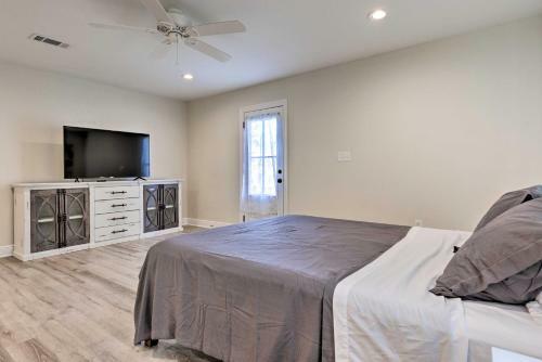 Spacious Gulfport Home With Yard 1 Mi To Beach