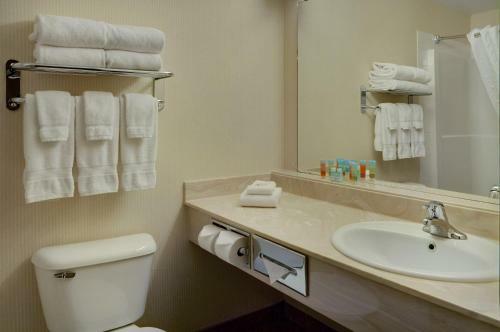 Hotel Pomeroy Inn & Suites At Olds College
