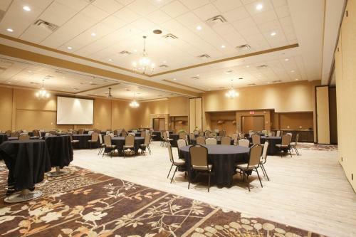 Hotel Pomeroy Inn & Suites At Olds College