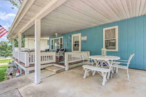 Cheerful Camdenton Cottage Steps To Lake!