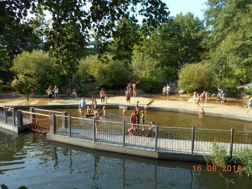 Hostal Pension "am Schlo�"