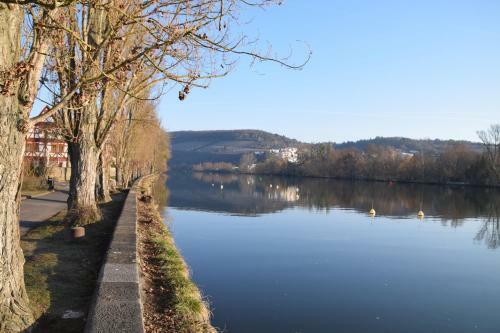 Hostal Main3 - Schlafen Am Fluss