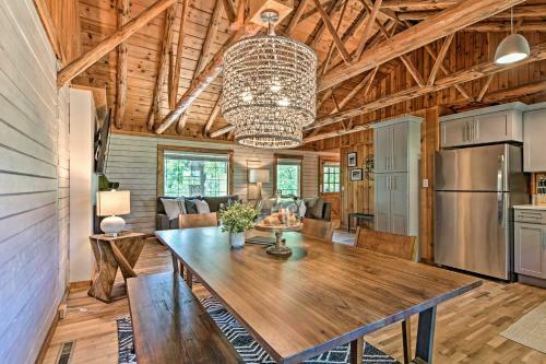Updated Cabin On Indian Point With Large Deck!