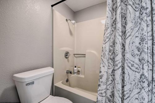 Apartamento Bright Branson Apt About 2 Mi To Moonshine Beach!