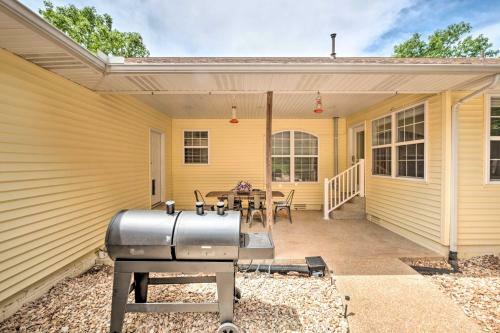 Holiday Island Home Fire Pit And Boat Parking!