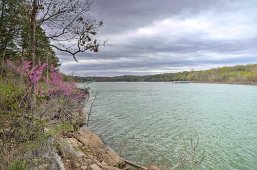 Modern Family Home With View On Table Rock Lake