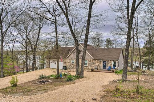 Modern Family Home With View On Table Rock Lake