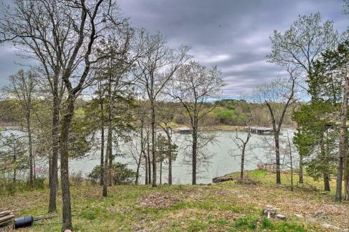 Modern Family Home With View On Table Rock Lake