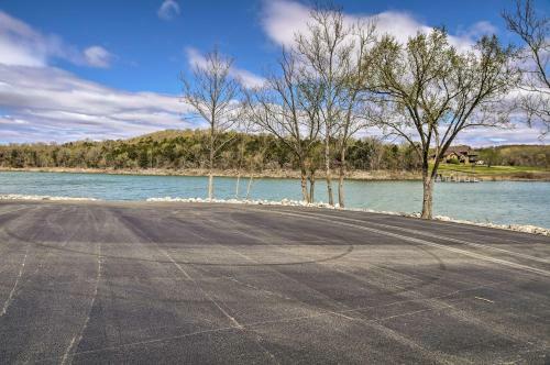 Modern Family Home With View On Table Rock Lake