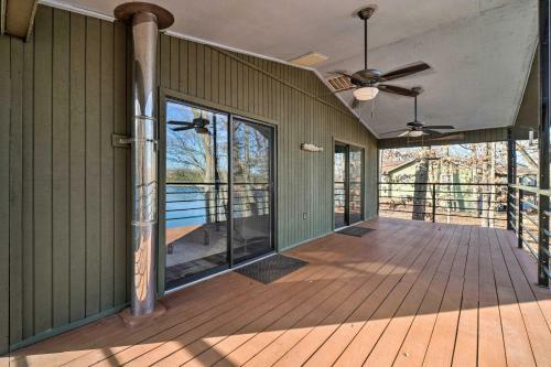 Mod Table Rock Lake Home With Lake Access, Deck