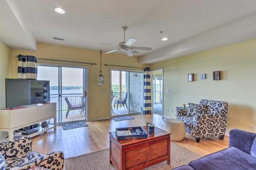 Apartamento Magnificent Lake-view Condo With Pool Access!