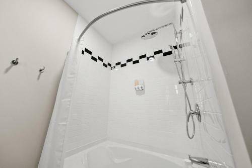 Upscale 2 Bedroom Stay With Rooftop Pool And Hot Tub! 326