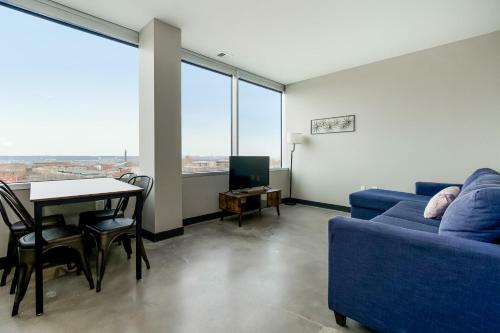 Beautiful Spacious 3 Bed Condominium 608