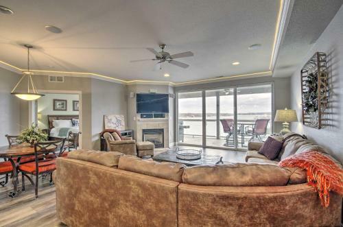 Apartamento Top Floor End Unit Condo With Resort Perks!