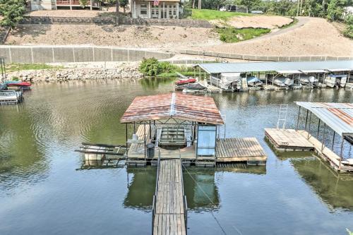 Osage Beach Family Hideaway On No-wake Cove!
