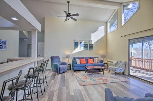 Sun-dappled Osage Beach House With Sun Porch!