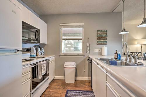 Apartamento Lovely Lakefront Condo With Dock And Pool Access!