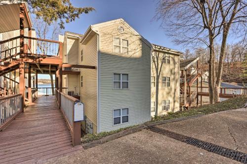 Apartamento Lovely Lakefront Condo With Dock And Pool Access!