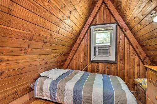 Lakefront Rocky Mount Cabin With Dock And Kayaks!