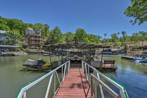 Lakefront Rocky Mount Cabin With Dock And Kayaks!