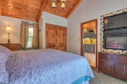 Lakefront Rocky Mount Cabin With Dock And Kayaks!