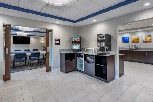 Hotel Comfort Suites St Louis - Sunset Hills