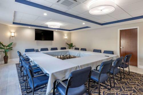 Hotel Comfort Suites St Louis - Sunset Hills