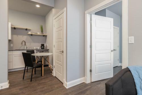 Apartamento Exquisite 1br/1ba + Kitchen - Historic C-street