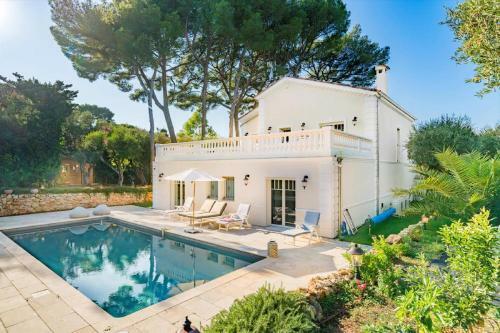 Apartamento You Are Also Perfectly Placed For Exploring The Surrounding Area