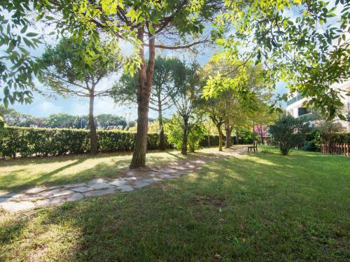 Charming Holiday Home In Rosolina With Communal Pool