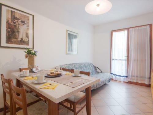 Charming Holiday Home In Rosolina With Communal Pool