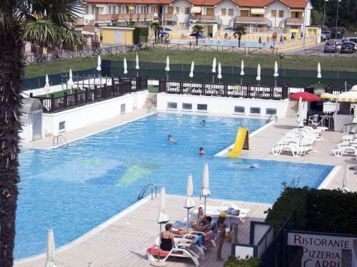 Charming Holiday Home In Rosolina With Communal Pool
