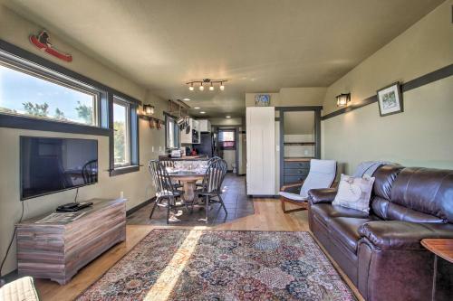 Pet-friendly Choteau Townhome With Gas Grill!