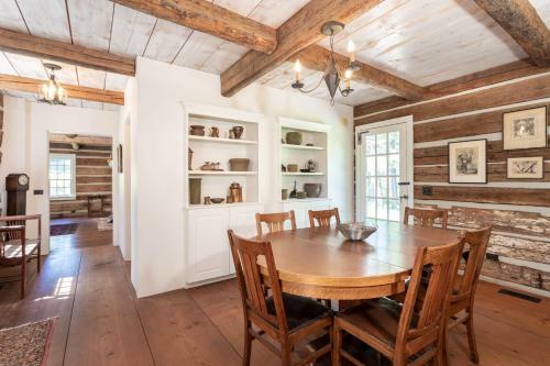 Living In The Past Log Home - Mins From Glacier!