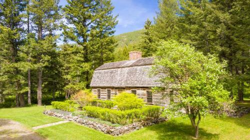 Living In The Past Log Home - Mins From Glacier!
