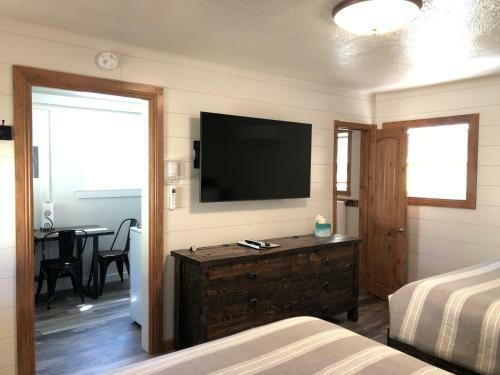 Hotel Yellowstone Riverside Cottages