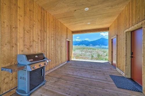 Secluded Paradise Valley Retreat With Stunning Views