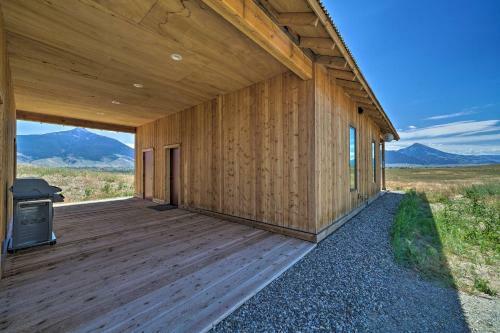 Secluded Paradise Valley Retreat With Stunning Views