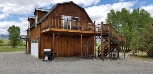 Lodge Montana Yellowstone River Retreat