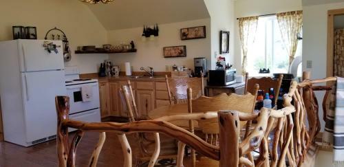 Lodge Montana Yellowstone River Retreat