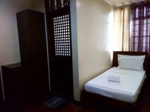 Hostal Makabata Guesthouse