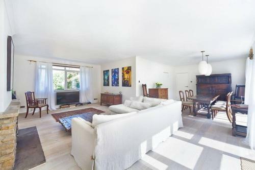 5 Bedroom Country Retreat: Home Counties